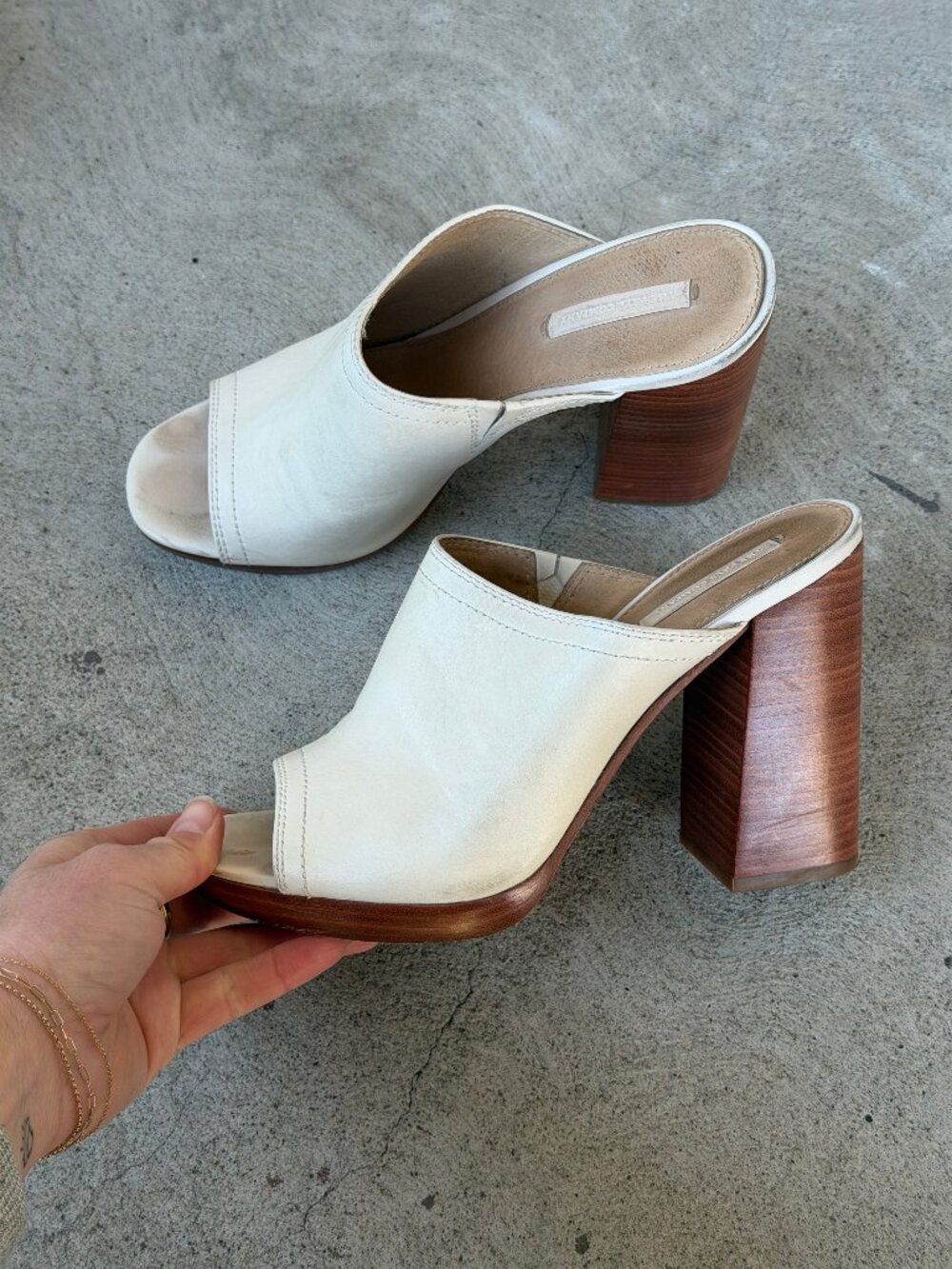 Pre-loved Frye Karissa Mule in WHITE - Women’s 9